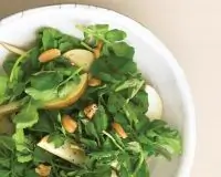 Салат с грушами и орехами кешью