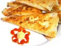 Треугольники из лаваша с овощами и сыром фета