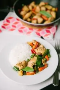 Курица с овощами в соево-медовом соусе