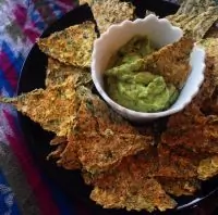 Сыроедческие начос с гуакамоле