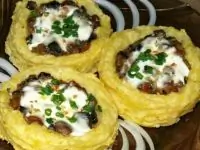Картофельные гнезда с грибами