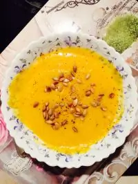 Тыквенный крем-суп картофелем и тыквенными семечками