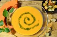 Крем-суп из тыквы с пшеничными сухариками