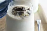 Кофейный творожный десерт с бананом