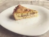 Бананово-яблочный пирог с миндалём и манным франжипаном