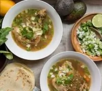 Пряный куриный суп с чесноком