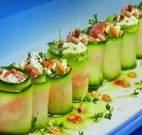 Рулетики из цукини с семгой