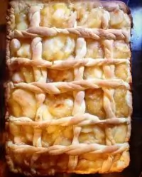 Открытый яблочный пирог