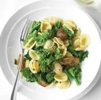 Орекьетте с брокколи и колбасками