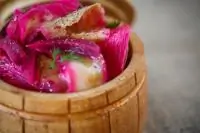 Капуста в свекольном маринаде