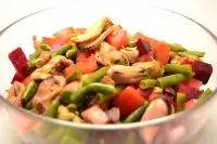 Овощной салат с мясом мидий