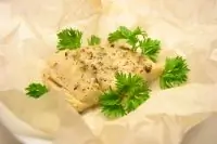 Треска запеченная в пергаменте с эстрагоном