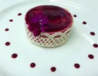 Свекольная панна котта с малиновым соусом