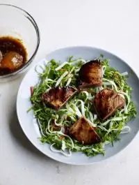 Карамелизованный тунец в абрикосовой глазури