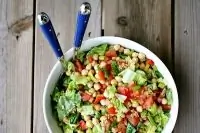 Салат с нутом и свежими овощами