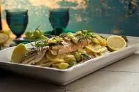 Форель, запеченная с виноградом