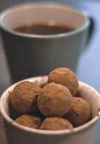 Кокосовые конфеты с финиками