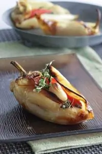 Перец фаршированный помидорами