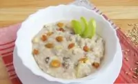 Овсяная каша яблочная с изюмом в мультиварке