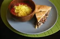 Пирог из бездрожжевого теста с красной фасолью