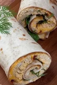 Омлет с вялеными помидорами и зеленью в лаваше