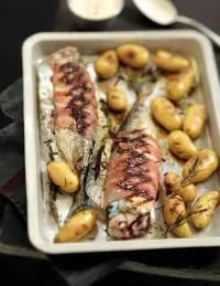 Жареная скумбрия в беконе