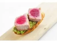 Брускетта с тунцом