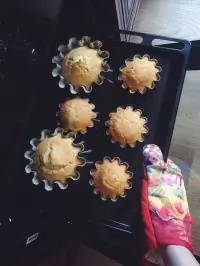 «Новогодние» кексы с мандаринами и грецкими орехами