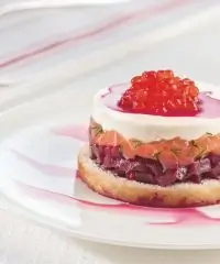 Тартар из свеклы и форели с красной икрой