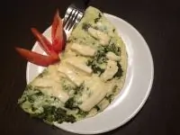 Омлет со сметаной, шпинатом и козьим сыром