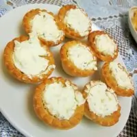 Тарталетки с ананасом и творожным кремом