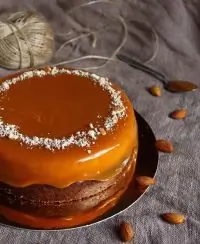 Торт с соленой карамелью