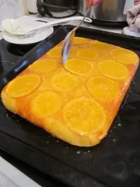 Открытый апельсиновый пирог с карамелью