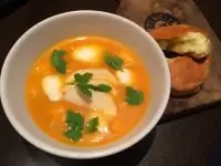 Морковный суп с моцареллой и яблоками