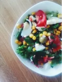 Салат нисуаз с кукурузой