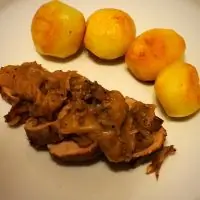 Свиная вырезка с яблоками