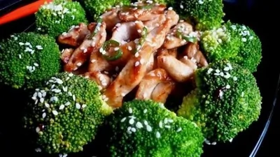 Брокколи с чили и медом