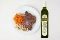 Петух в красном вине