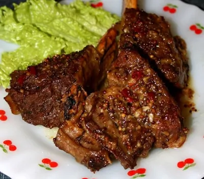 Говяжьи ребра, запеченные в медово-горчичном маринаде