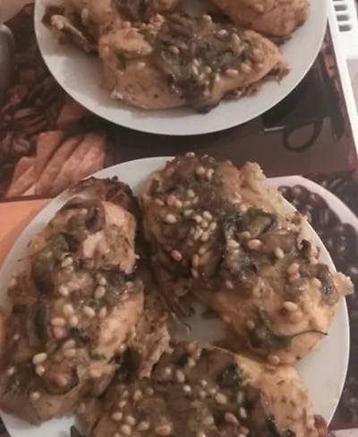Куриные грудки запеченные в орехово-луково-грибном соусе