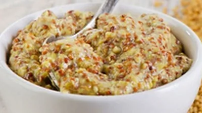 Горчичный соус с чили, луком и сливками