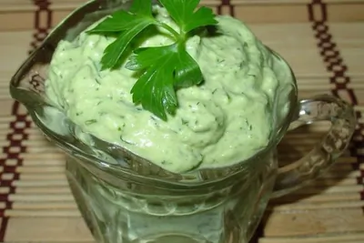 Соус из авокадо с чесноком к мясу и птице