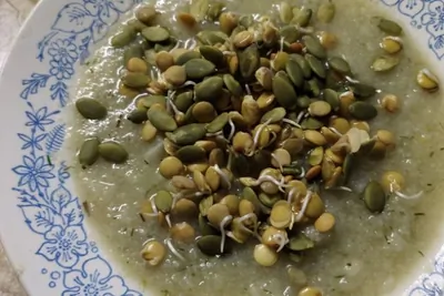 Суп-пюре из цветной капусты с зеленью