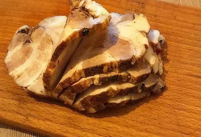 Грудинка по-домашнему с чесноком и аджикой