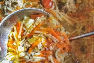 Наваристый суп с говяжьими тефтелями