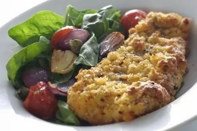 Филе трески с теплым овощным салатом