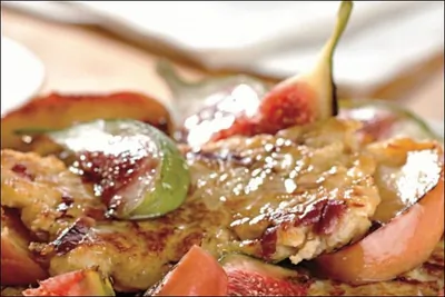 Оладьи из ароматных яблок с инжиром