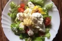 Салат с помидорами и зеленью