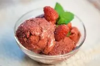 Мороженое из замороженных ягод и йогурта