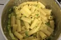 Паста карбонара с цуккини